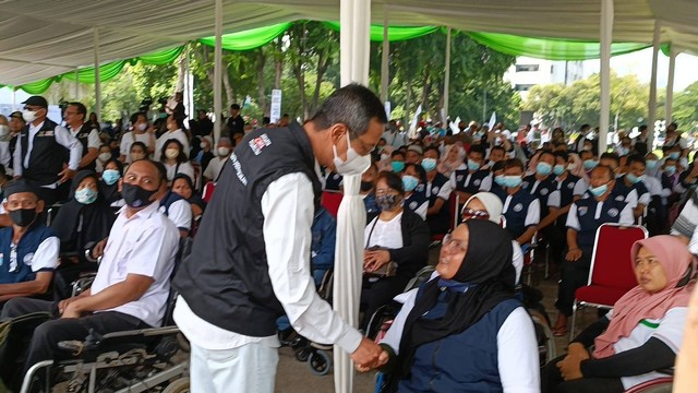 Pj Gubernur DKI Heru Budi Hartono saat membuka acara Jakarta Cinta Disabilitas dalam peringatan Hari Disabilitas Internasional di Lapangan Banteng, Sabtu (3/12). Foto: Hedi/kumparan