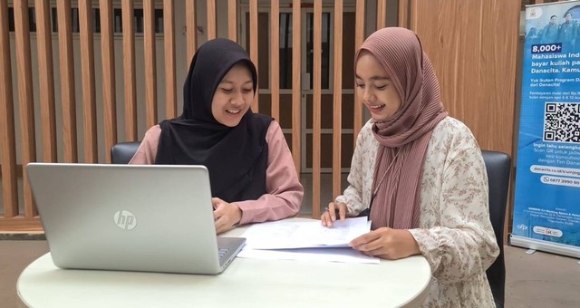 Mahasiswa program studi Akuntansi Syariah saat berdiskusi. Foto: Tugu Jogja