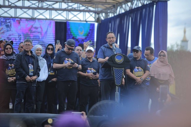 Silaturahmi akbar Anies Baswedan dan masyarakat Aceh di lapangan sepak bolak Desa Pango, Banda Aceh, Sabtu (3/12/2022). Foto: Zuhri Noviandi/kumparan