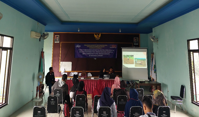 Kegiatan Sosialisasi Bersama Ibu-Ibu Anggota KWT Sejahtera Desa Bululawang, Kabupaten Malang. Dokumentasi Pribadi (PMM 89-11/Andi Alfian)