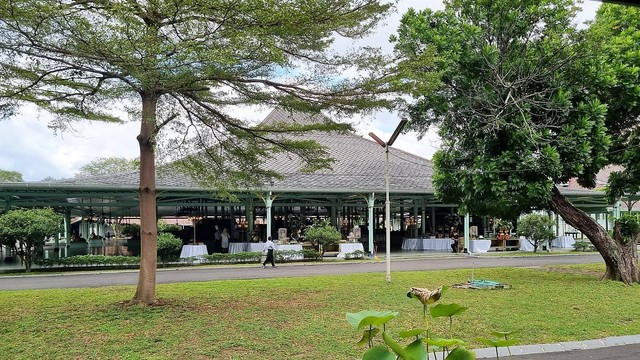 Pura Mangkunegaran menjadi salah satu lokasi acara ngunduh mantu Presiden Jokowi, Minggu (11/12/2022). FOTO: Fernando Fitusia 