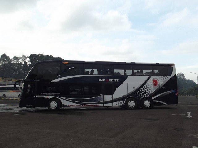 Bus PO Unicorn Indorent di Terminal Jatijajar Depok. Foto: Rizki Fajar Novanto/kumparan