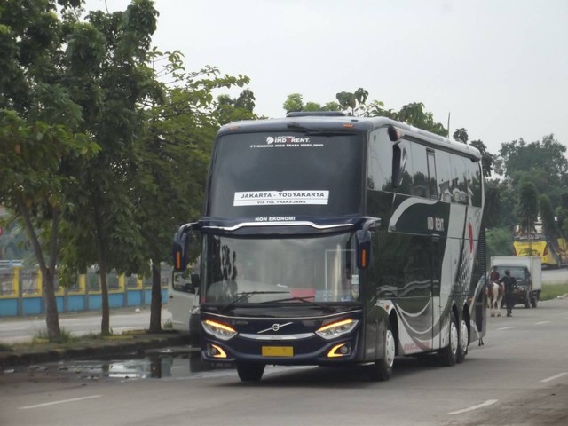Bus PO Unicorn Indorent di Terminal Jatijajar Depok. Foto: Rizki Fajar Novanto/kumparan