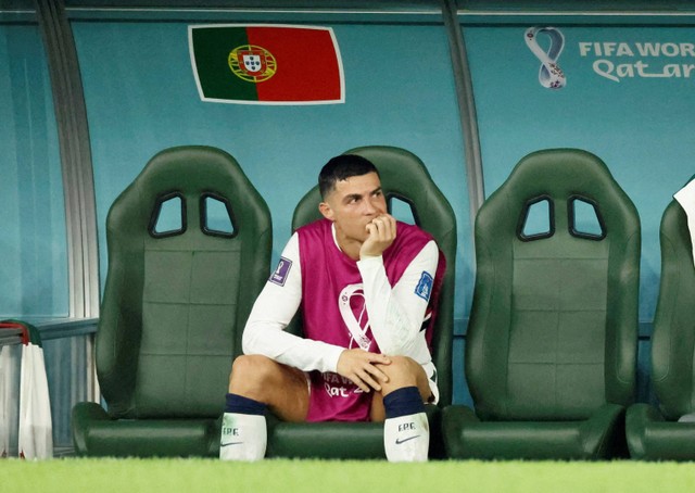 Cristiano Ronaldo Portugal di bangku cadangan. Foto: REUTERS/Thaier Al-Sudani