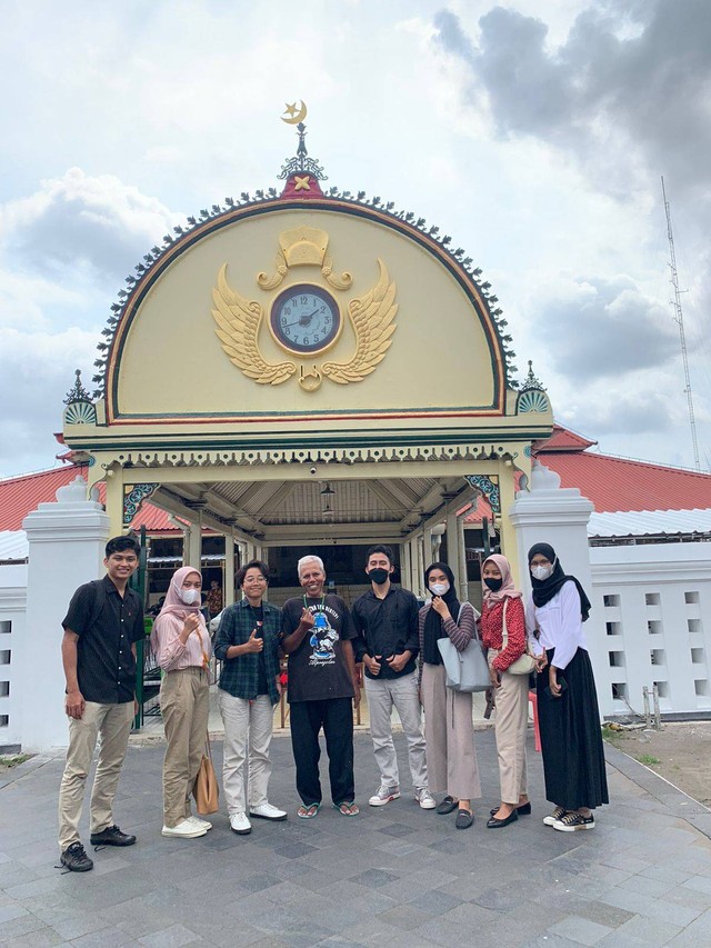 Sumber foto : (Bagian Depan Gedung Masjid) Dari hasil observasi di Masjid Gedhe Kauman, Yogyakarta