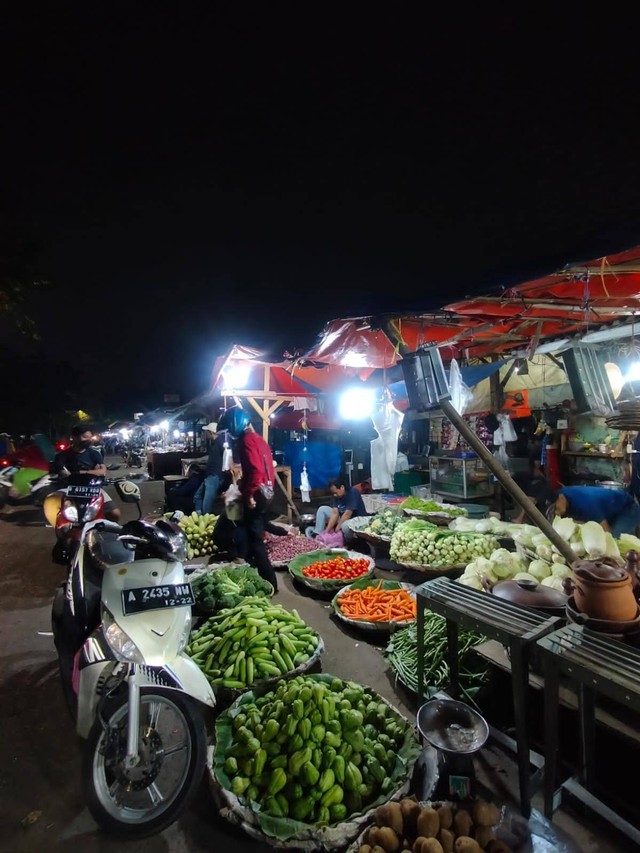 Pasar Sipon, Jl.Irigasi Sipon, Cipondoh, Sabtu(03/12/2022), Foto: Dewi Suryani Oktaviana/Mahasiswi