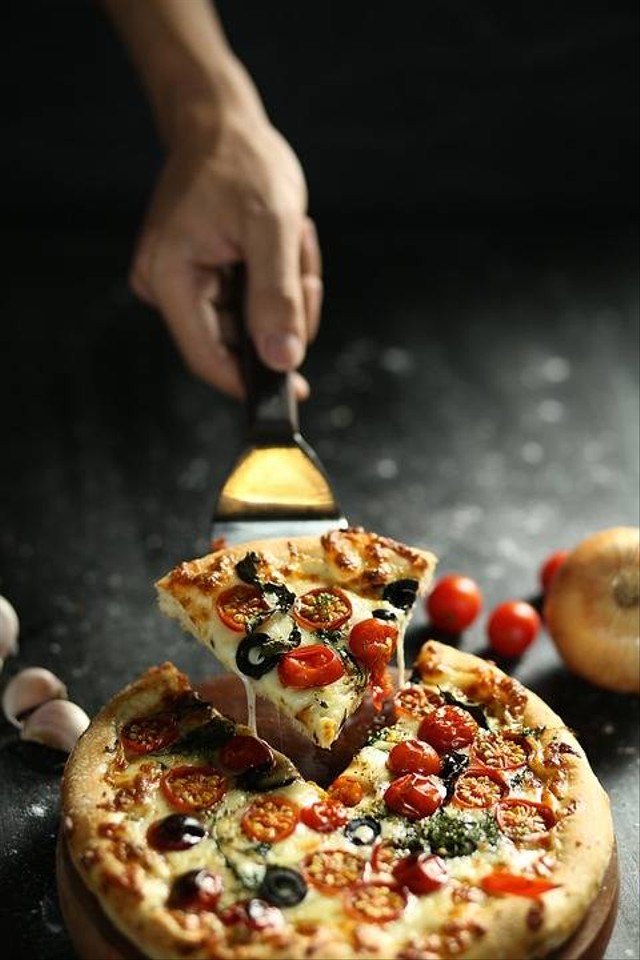 https://pixabay.com/photos/pizza-vegan-pizza-vegetarian-pizza-2589575/