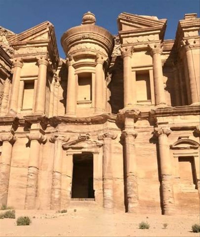 Ad-Deir, puncak tertinggi Petra (Foto: Dokumentasi Pribadi)