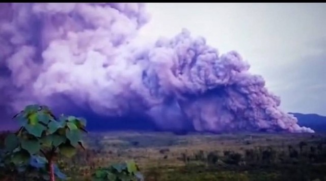Abu Erupsi Gunung Semeru Memasuki Wilayah Kabupaten Malang