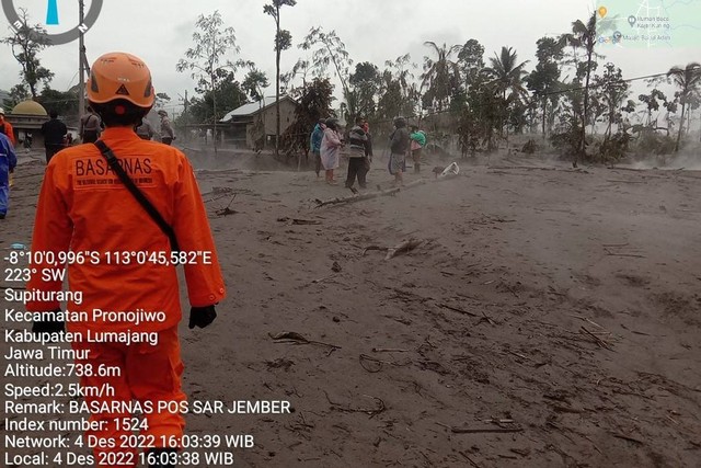 LIVE Update: Dampak Erupsi Gunung Semeru | Kumparan.com