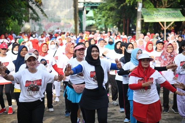 Komunitas Senam Milenial menggelar kegiatan “Gerak Asik Senam Ganjar Pranowo” yang yang dilaksanakan di Kecamatan Jatiasih, Kota Bekasi. Foto: Dok. Istimewa