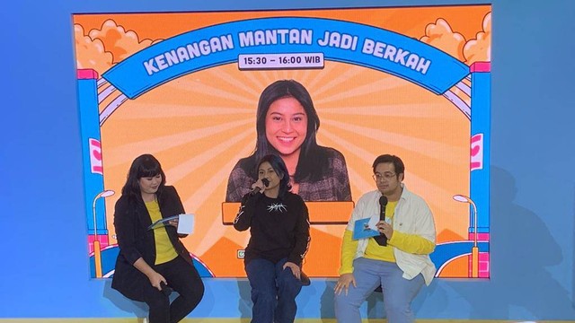 Awkarin di acara festival Warga Bantu Warga di M Bloc Space, Jakarta Selatan, Minggu (4/12/2022). Foto: Mutiara Oktaviana/kumparan