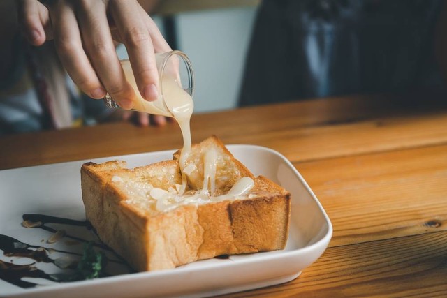 Jajanan dari susu kental manis yang cocok untuk sarapan. Foto: Shutterstock