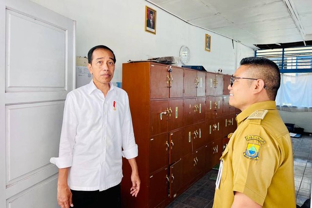 Presiden Joko Widodo tinjau SMPN 1 Warungkondang, Cianjur. Foto: Laily Rachev/Biro Pers Sekretariat Presiden