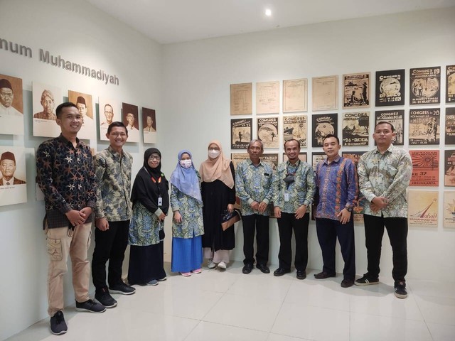 Foto Bersama Dosen dan Alumni PPKn UAD di Museum Muhammadiyah. Foto: Ardi