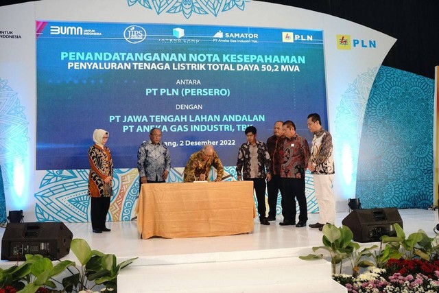 Penandatanganan MoU PLN dengan Kawasan Industri Sayung dan Pabrik Gas Terbesar di Indonesia. Foto: istimewa