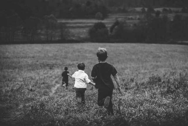 Caption Instagram tentang Masa Kecil, Foto: Unsplash/Jordan Whitt