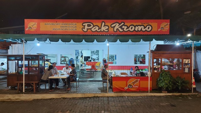Warung Sate Pak Kromo cabang Jakarta. Foto: Azalia Amadea/Kumparan