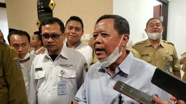 Ketua Fraksi PKB DPRD Surabaya Terjebak Lift, Katanya Susah Nahan Pipis