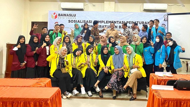 Sosialisasi aturan Pemilu 2024 kepada mahasiswa di Langsa, Aceh. Foto: Panwaslih Langsa