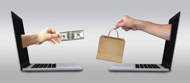 Ilustrasi mengenai jual beli online (Photo by Mediamodifier: https://pixabay.com/images/id-2140604/ )