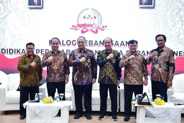 Dialog Kebangsaan bertema "Pendidikan, Peradaban, dan Masa Depan Indonesia" yang diselenggarakan Badan Nasional Penanggulangan Terorisme (BNPT) di Kampus UPN Veteran Jawa Timur, Surabaya, Senin (5/12). Foto: Dok. Istimewa