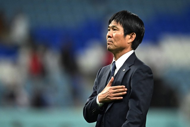 Pelatuh Timnas Jepang Hajime Moriyasu usai melawan Timnas Kroasia pada pertandingan babak 16 besar Piala Dunia 2022 Qatar di Stadion Al Janoub, Al Wakrah, Qatar. Foto: Dylan Martinez/REUTERS