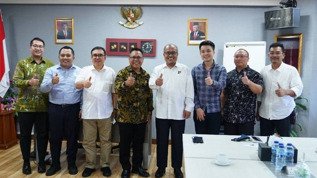 Wakil Kepala BP Batam, Purwiyanto menerima kunjungan Atase Perdagangan Kedutaan Besar Republik Indonesia (KBRI) Singapura, Rumaksono di Kantor BP Batam.