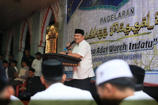 Kadisbudpar Aceh, Almuniza Kamal. 