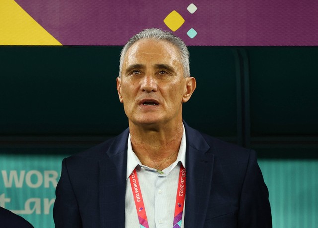 Pelatih Brasil Tite sebelum pertandingan Brasil vs Korea Selatan di Stadion 974, Doha, Qatar, Senin (5/12/2022). Foto: Kim Hong-Ji/Reuters