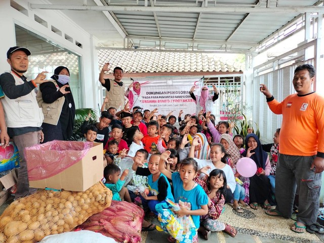 Anak-anak Cianjur bergembira ikuti kegiatan trauma healing BSMI DIY (foto koleksi BSMI)