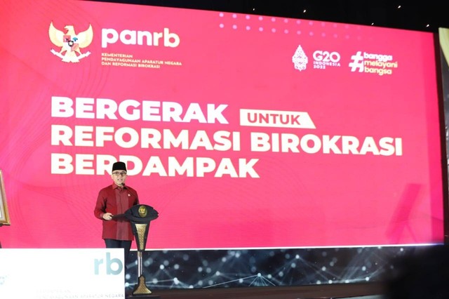 MenpanRB Abdullah Azwar Anas dalam acara Penganugerahan Bersama Pelayanan Publik dan Reformasi Birokrasi di Jakarta, Selasa (06/12). Foto: KemenPANRB