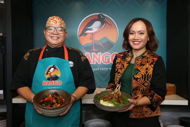 Acara Bango demo masak virtual "Hidangkan Resep Kuliner Legendaris ala FJB di Rumahmu" bersama chef Ragil, Selasa (6/12/2022). Foto: Dok. Bango