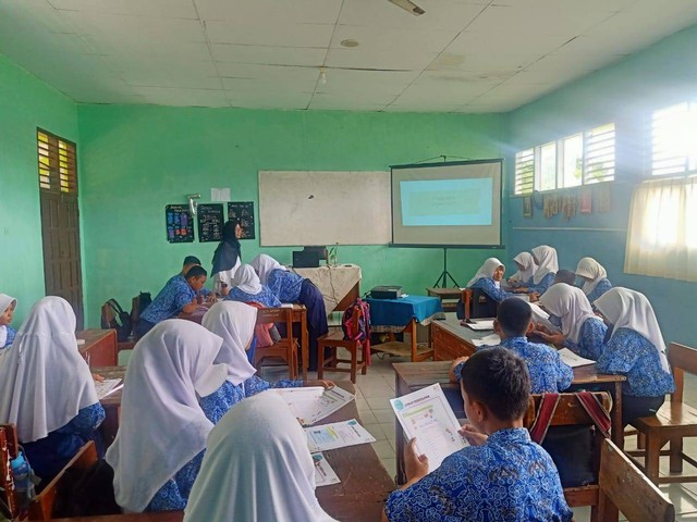 Foto ini di ambil saat penulis melakukan penelitian di kelas 7F SMPN 2 Sumber Kab. Cirebon