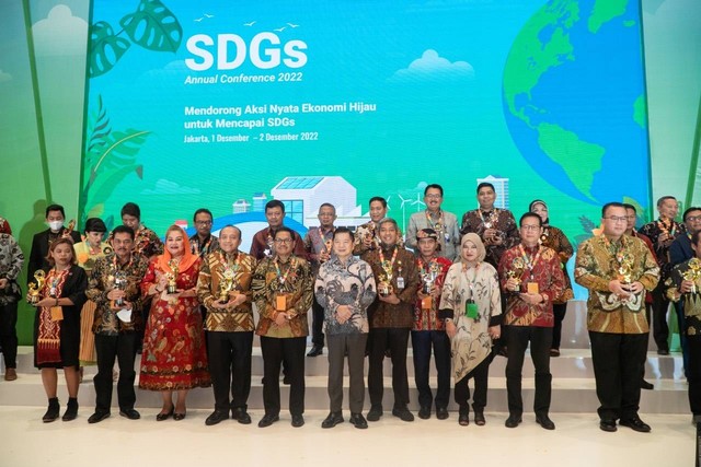Menteri PPN/Kepala Bappenas Suharso Monoarfa dalam penghargaan Integrated-Sustainability Indonesia Movement (I-SIM) for Cities, Selasa (6/12).  Foto: Dok. Bappenas 