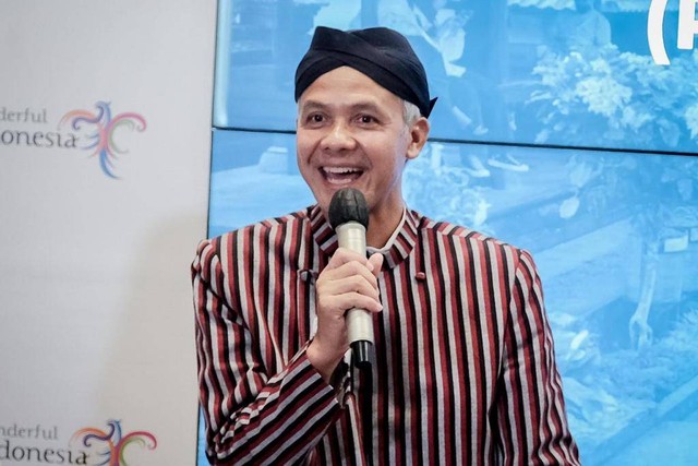 Gubernur Jawa Tengah Ganjar Pranowo di acara Weekly Brief with Sandi Uno, Senin (5/12).
 Foto: Kemenparekraf RI