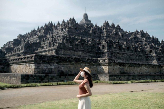 Wisatawan Masih Belum Diperbolehkan Naik Ke Bangunan Candi Borobudur Kumparan Com