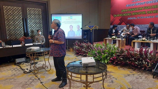Dr Aqua Dwipayana saat menyampaikan materi Sharing Komunikasi dan Motivasi di acara yang diselenggarakan oleh Kompolnas. Foto/dok Dr Aqua