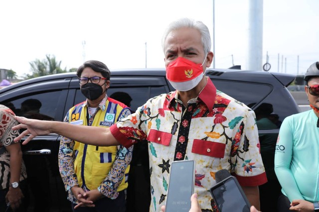 Gubernur Jawa Tengah Ganjar Pranowo mengatakan Tol Semarang-Demak yang akan dibuka pada 15 Desember 2022 bisa digunakan saat libur Nataru. Foto: Dok. Istimewa