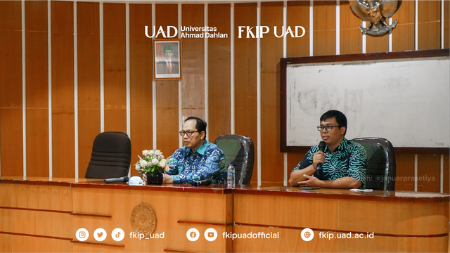 Ketua Program Studi Pendidikan Fisika, Eko Nur Sulistyo, M.Pd., memberikan sambutan dan arahan kepada para peserta Festival Fisika (FIFA). | Foto oleh: @januarprasetiya