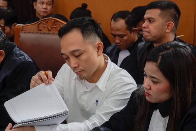 Richard Eliezer, Kuat Ma'ruf dan Ricky Rizal mendengar kesaksian Benny Ali di Pengadilan Negeri Jakarta Selatan, Rabu (7/12/2022). Foto: Jamal Ramadhan/kumparan