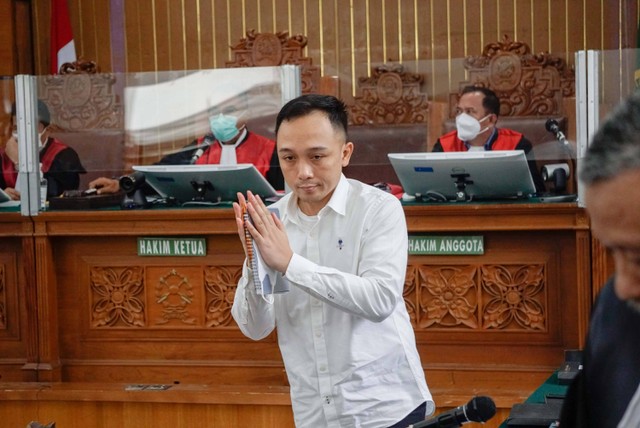 Richard Eliezer, Kuat Ma'ruf dan Ricky Rizal mendengar kesaksian Benny Ali di Pengadilan Negeri Jakarta Selatan, Rabu (7/12/2022). Foto: Jamal Ramadhan/kumparan