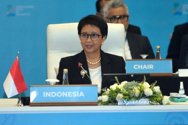 Menteri Luar Negeri Retno Marsudi menyampaikan paparan saat pertemuan Indonesia-Pacific Forum for Development (IPFD) di Bali International Convention Center, Nusa Dua, Badung, Bali, Rabu (7/12/2022). Foto: Nyoman Hendra Wibowo/ANTARA FOTO