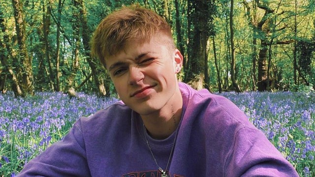 Penyanyi asal Inggris, HRVY. Foto: Instagram/hrvy.