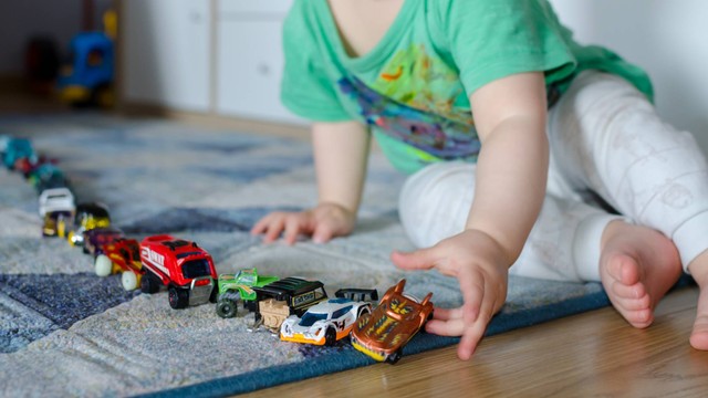 Ilustrasi anak menyusun mainannya. Foto: Annet_ka/Shutterstock