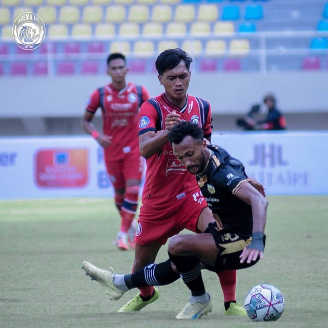 Hasil Liga 1: Diwarnai Blunder Berujung Penalti, Arema Tundukkan Dewa ...