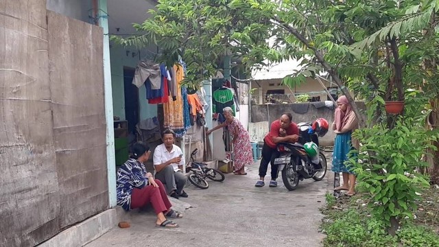 Suasana kos pelaku bom bunuh diri di Bandung yang beralamat di Desa Blotan RT 7 RW 2, Jalan Siwal, Baki, Sukoharjo. FOTO: Agung Santoso