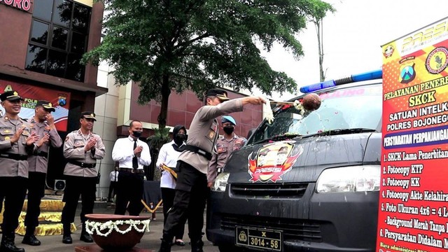 Polres Bojonegoro Launching Mobil SKCK Keliling