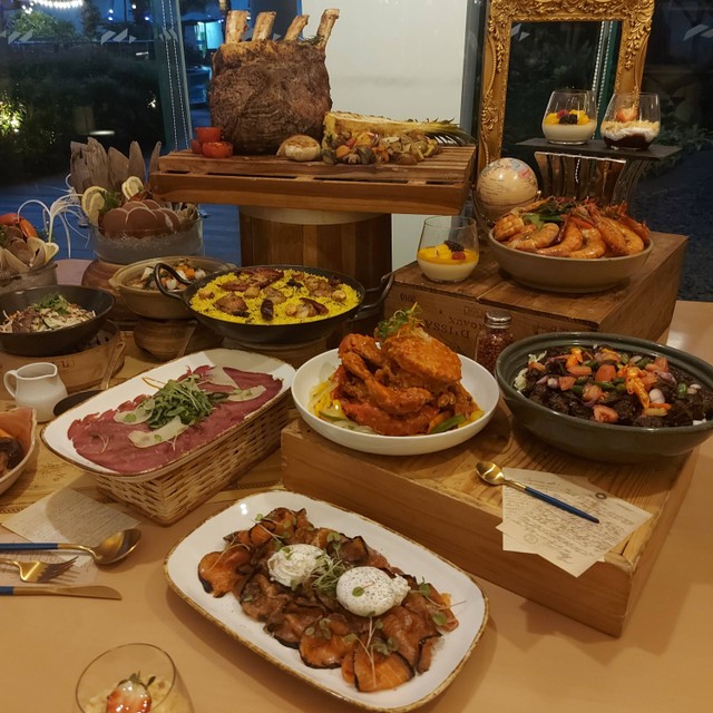Sajian makanan untuk Natal dan tahun baru di hotel DoubleTree by Hilton Jakarta-Diponegoro. Foto: Azalia Amadea/Kumparan