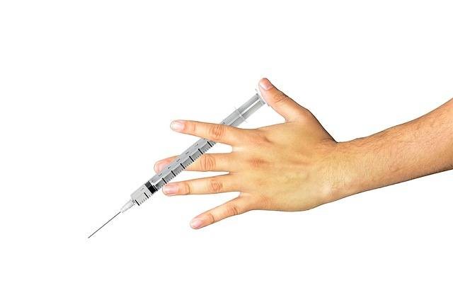 https://pixabay.com/id/photos/vaksin-vaksinasi-obat-pencegahan-3741298/
